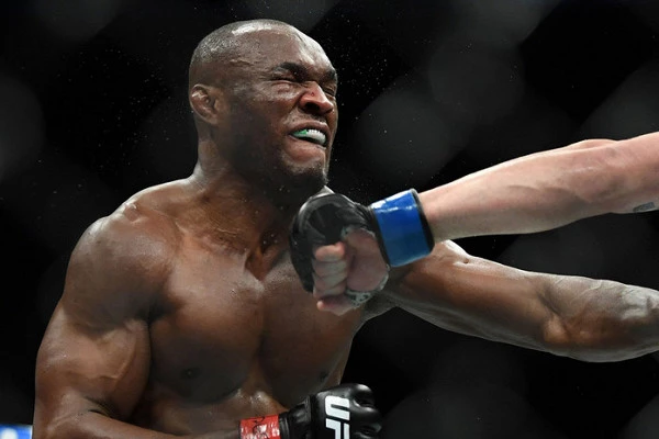 Чемпиона UFC раскритиковали за визит в Чечню